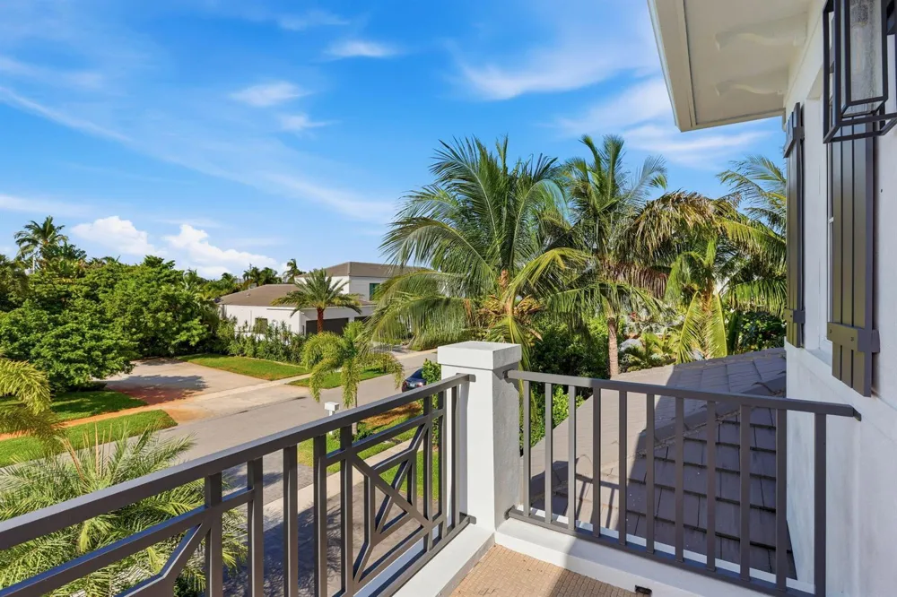 464 NE 8TH STREET Boca Raton, FL 33432