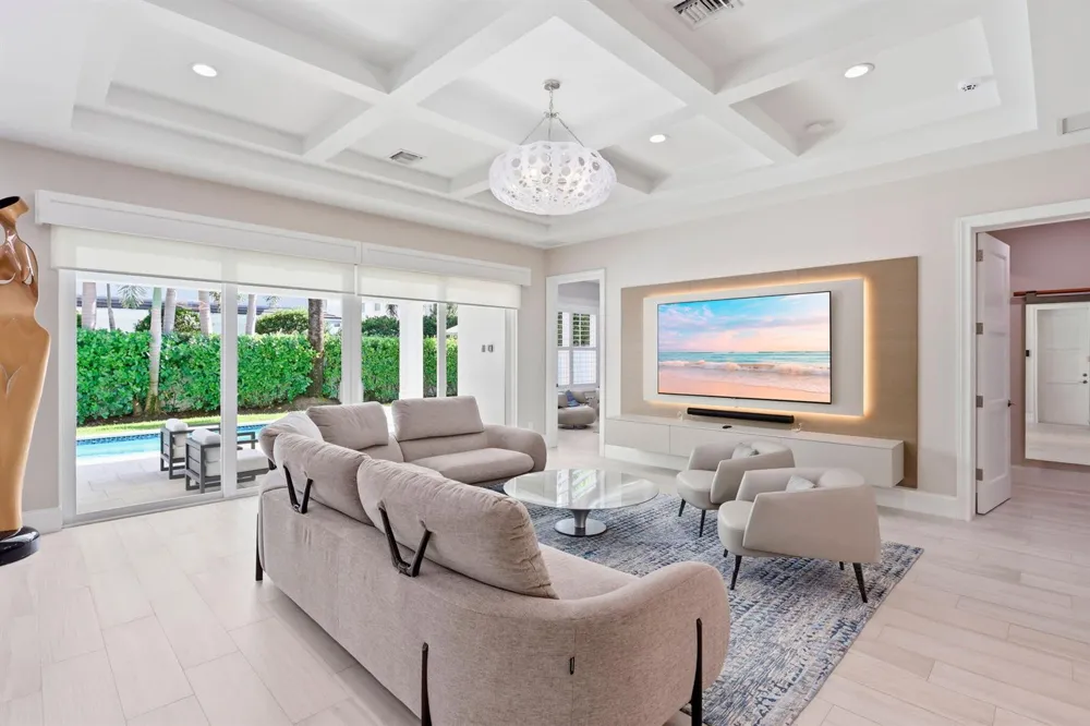 464 NE 8TH STREET Boca Raton, FL 33432