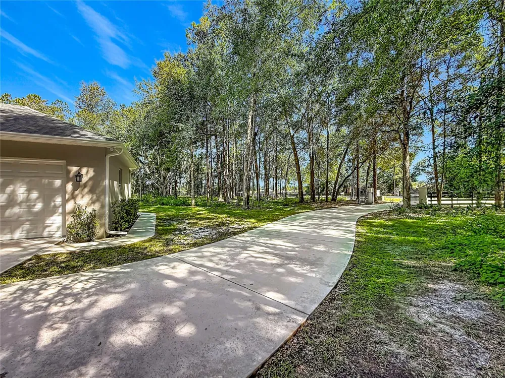 10620 NE 104TH CIRCLE Oxford, FL 34484