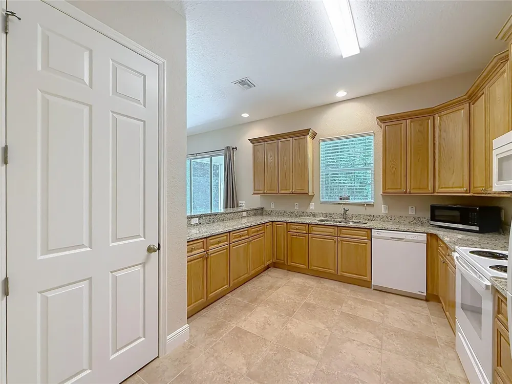 10620 NE 104TH CIRCLE Oxford, FL 34484