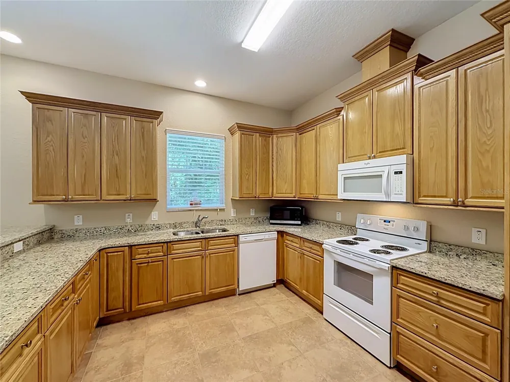 10620 NE 104TH CIRCLE Oxford, FL 34484