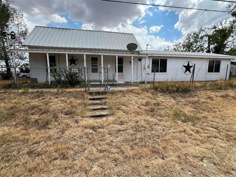 541 E 3rd Street Baird, TX 79504