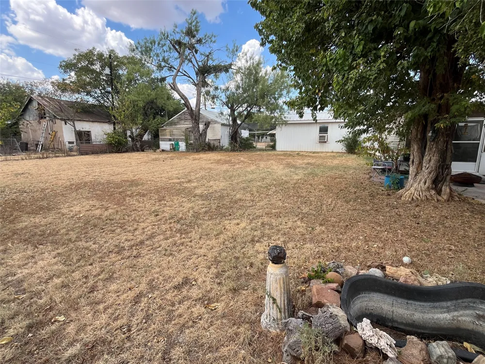 541 E 3rd Street Baird, TX 79504