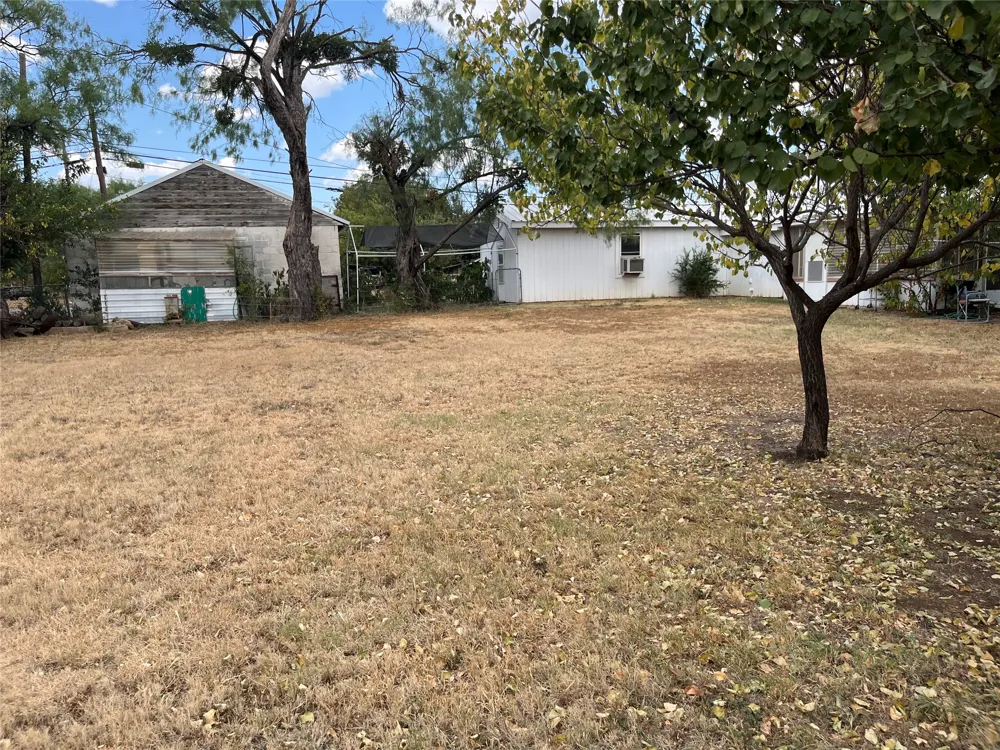 541 E 3rd Street Baird, TX 79504
