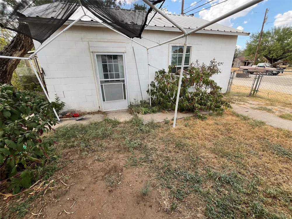 541 E 3rd Street Baird, TX 79504