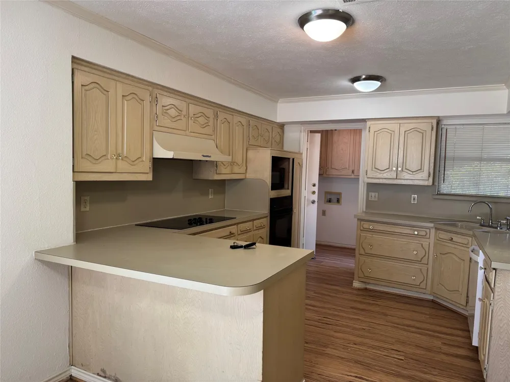 2414 VALLEY Richardson, TX 75080