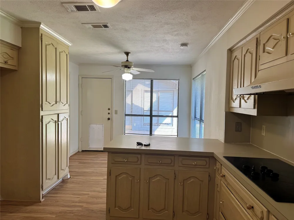 2414 VALLEY Richardson, TX 75080