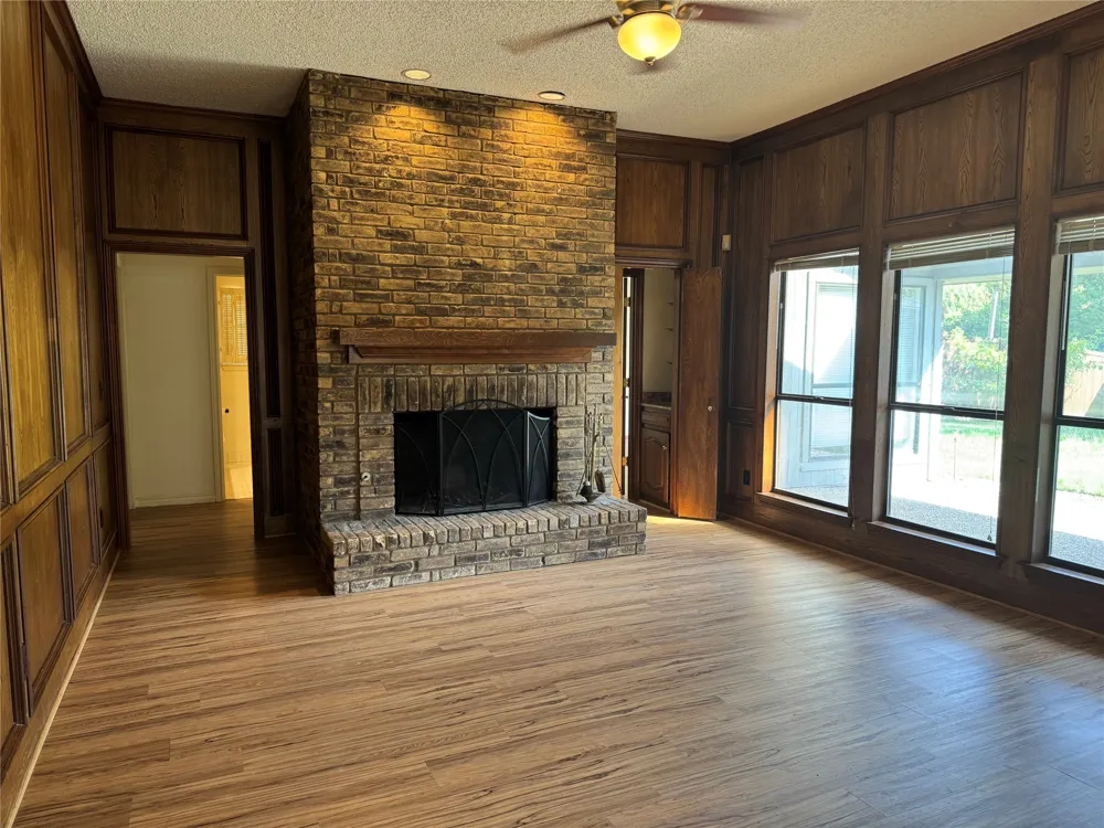 2414 VALLEY Richardson, TX 75080