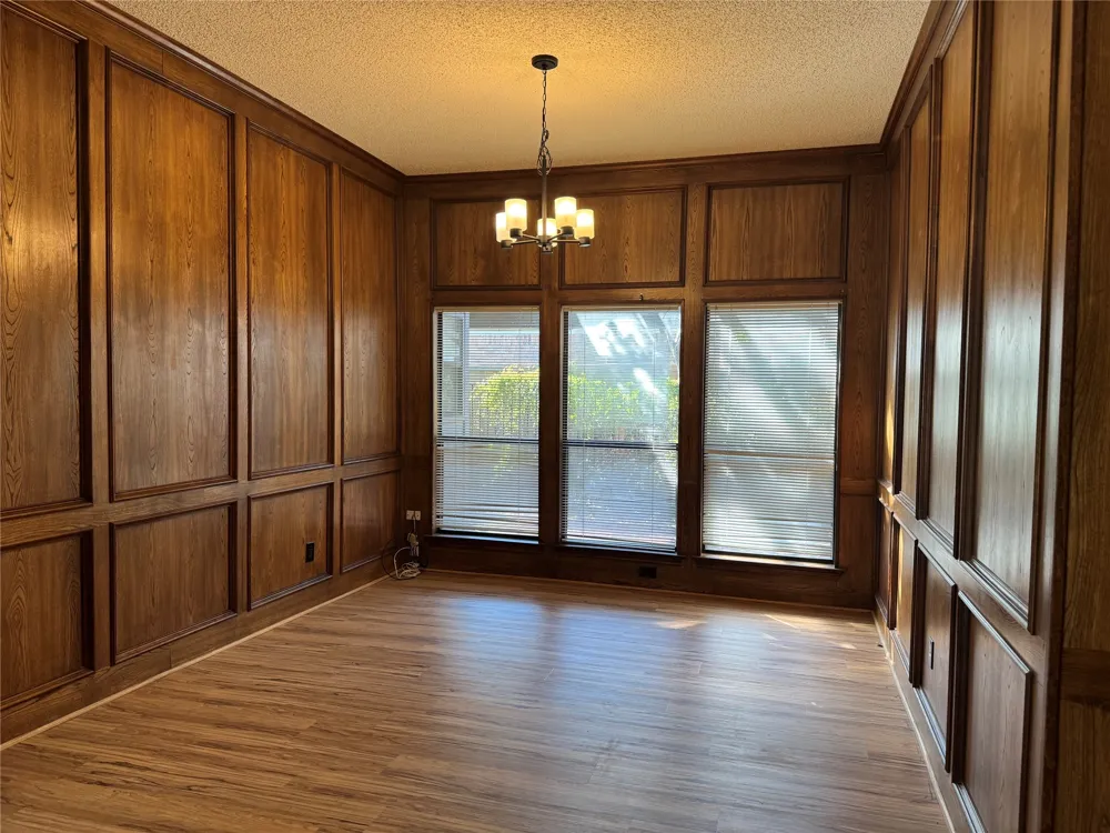 2414 VALLEY Richardson, TX 75080