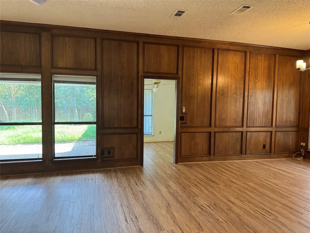 2414 VALLEY Richardson, TX 75080