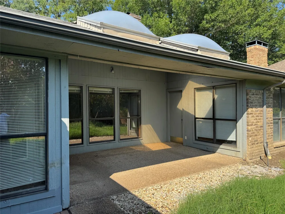 2414 VALLEY Richardson, TX 75080