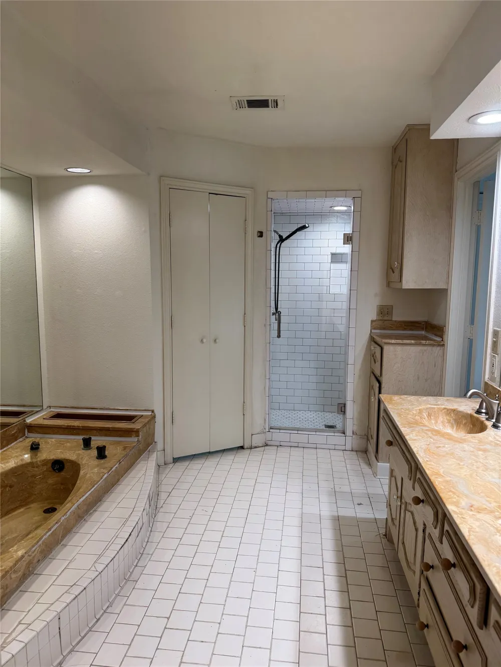 2414 VALLEY Richardson, TX 75080