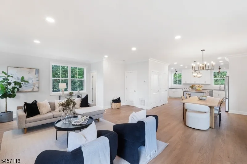 37 Madison Trl Hopatcong, NJ 07843