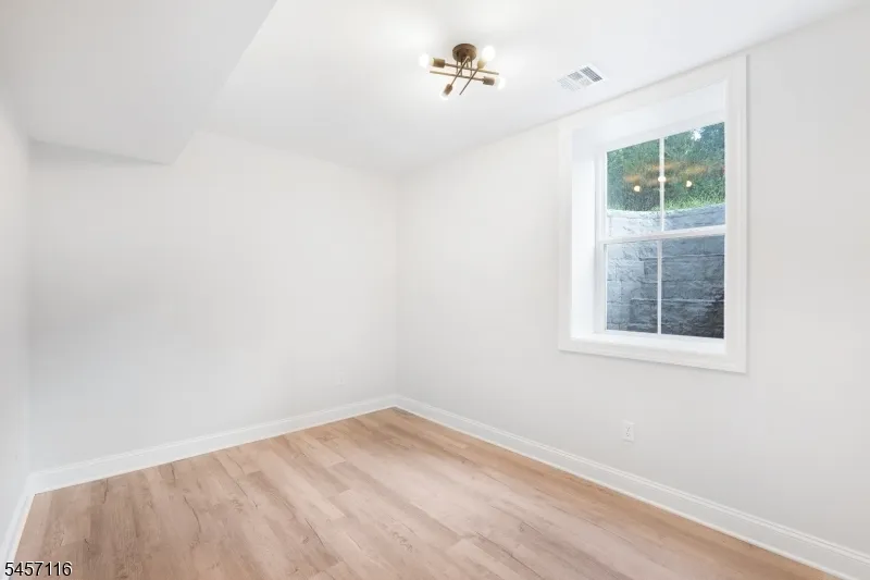 37 Madison Trl Hopatcong, NJ 07843