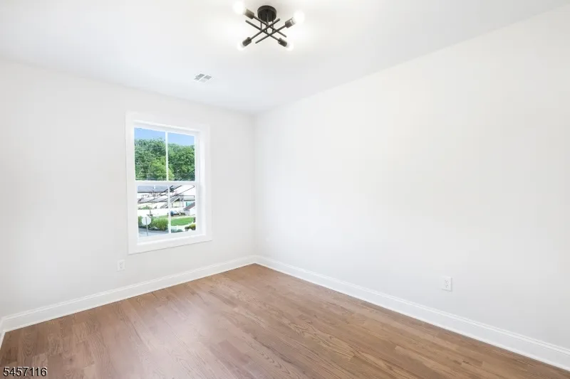 37 Madison Trl Hopatcong, NJ 07843