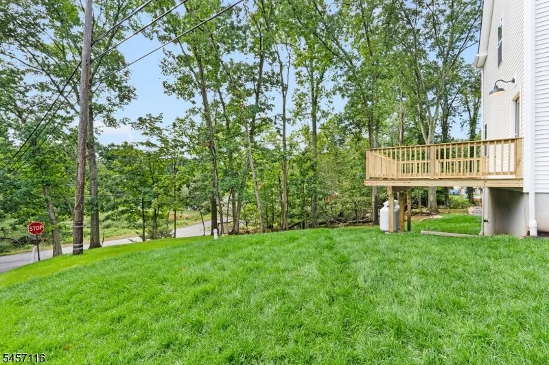 37 Madison Trl Hopatcong, NJ 07843