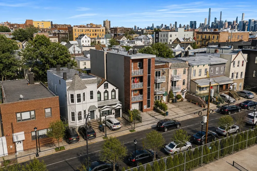 416 2ND ST Union City, NJ 07087