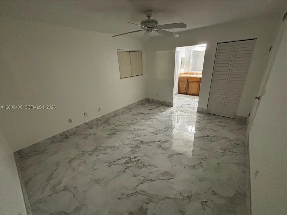 9733 Hammocks Blvd #201C Miami, FL 33196
