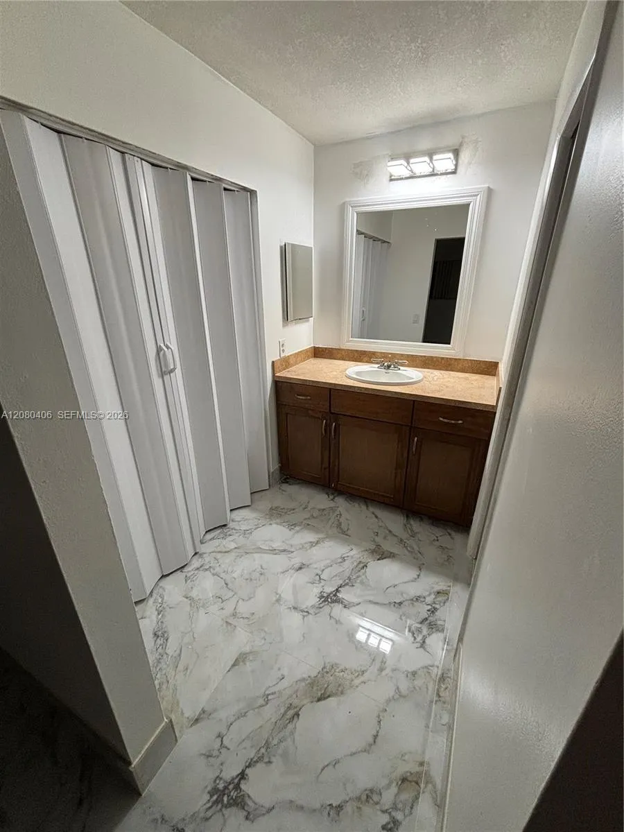 9733 Hammocks Blvd #201C Miami, FL 33196