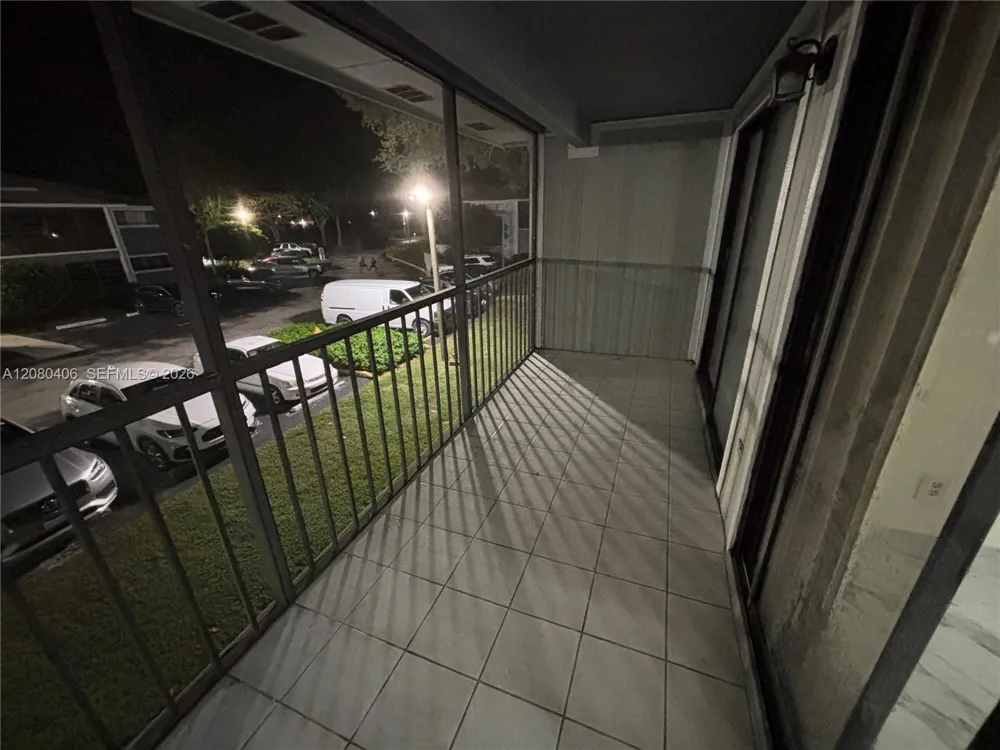 9733 Hammocks Blvd #201C Miami, FL 33196