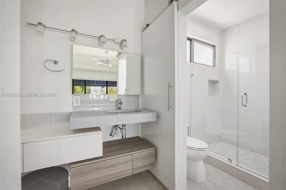 3233 Mary St #4 Coconut Grove, FL 33133