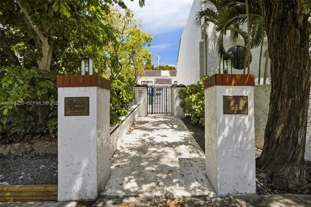 3233 Mary St #4 Coconut Grove, FL 33133