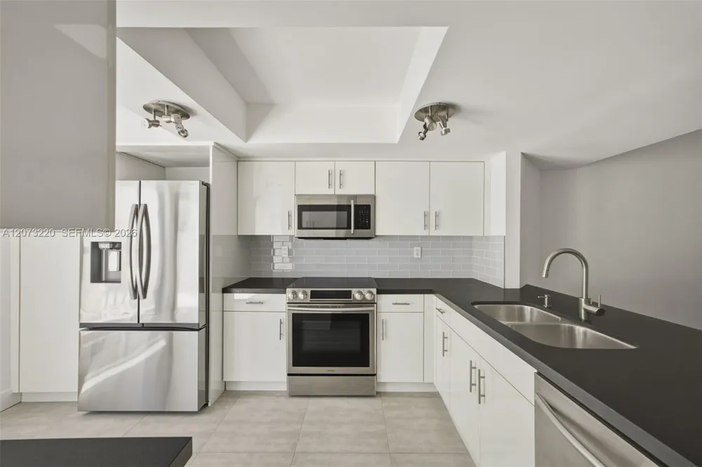 3233 Mary St #4 Coconut Grove, FL 33133