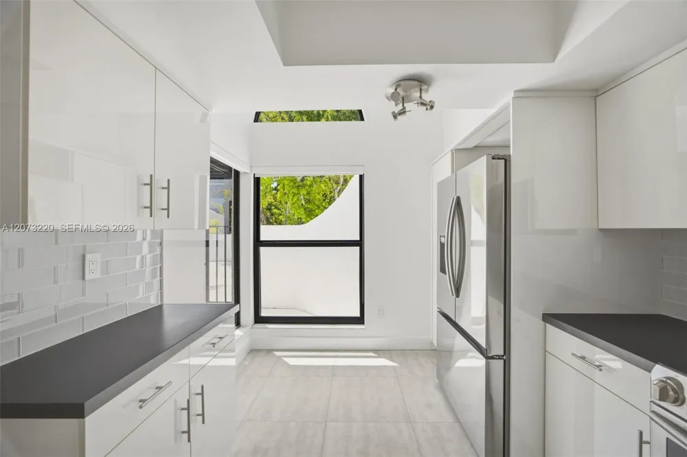 3233 Mary St #4 Coconut Grove, FL 33133