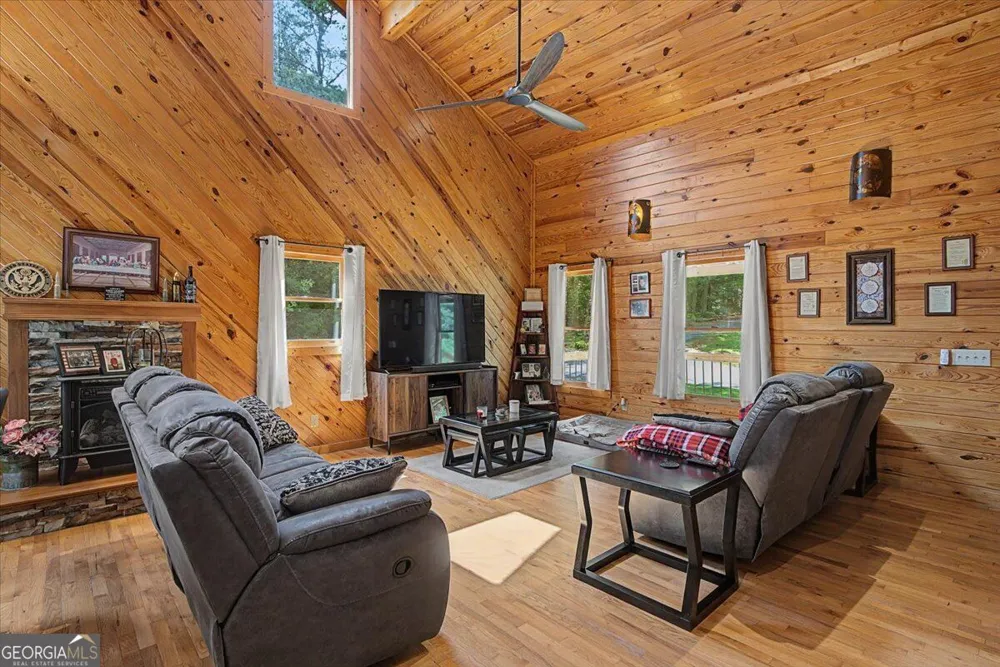 335 Dunn RD SE Silver Creek, GA 30173