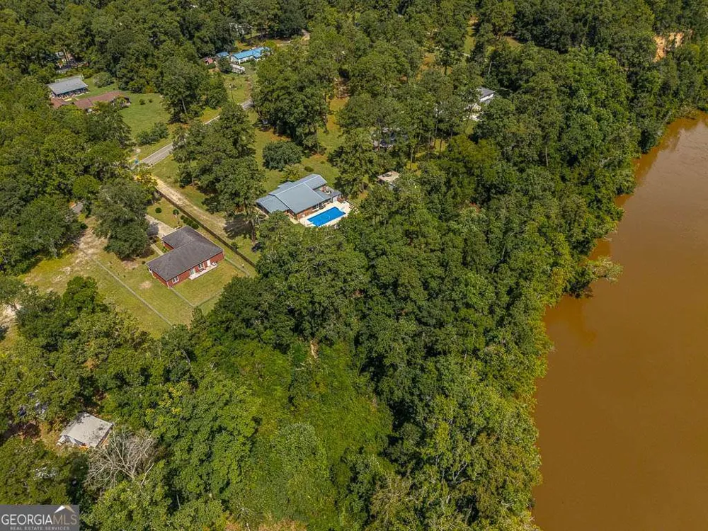 714 Altamaha RD Jesup, GA 31545