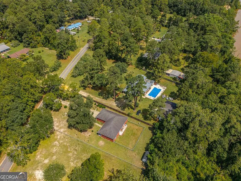 714 Altamaha RD Jesup, GA 31545