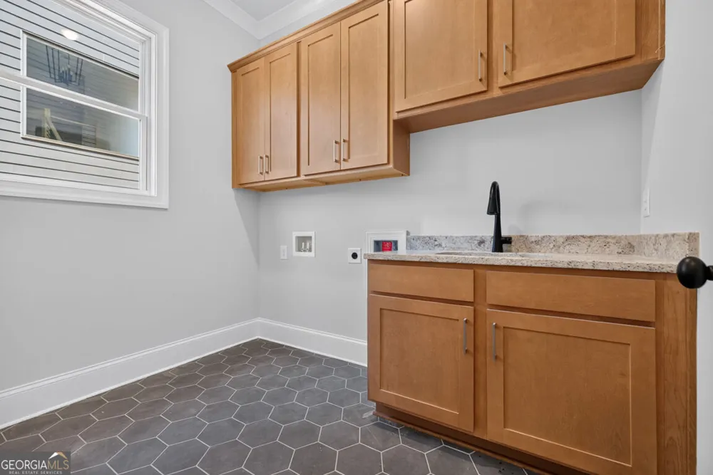 5808 Mitchell ST Flowery Branch, GA 30542