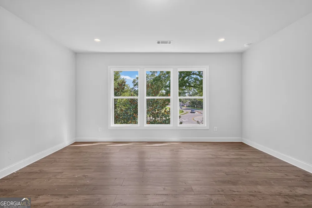 5808 Mitchell ST Flowery Branch, GA 30542