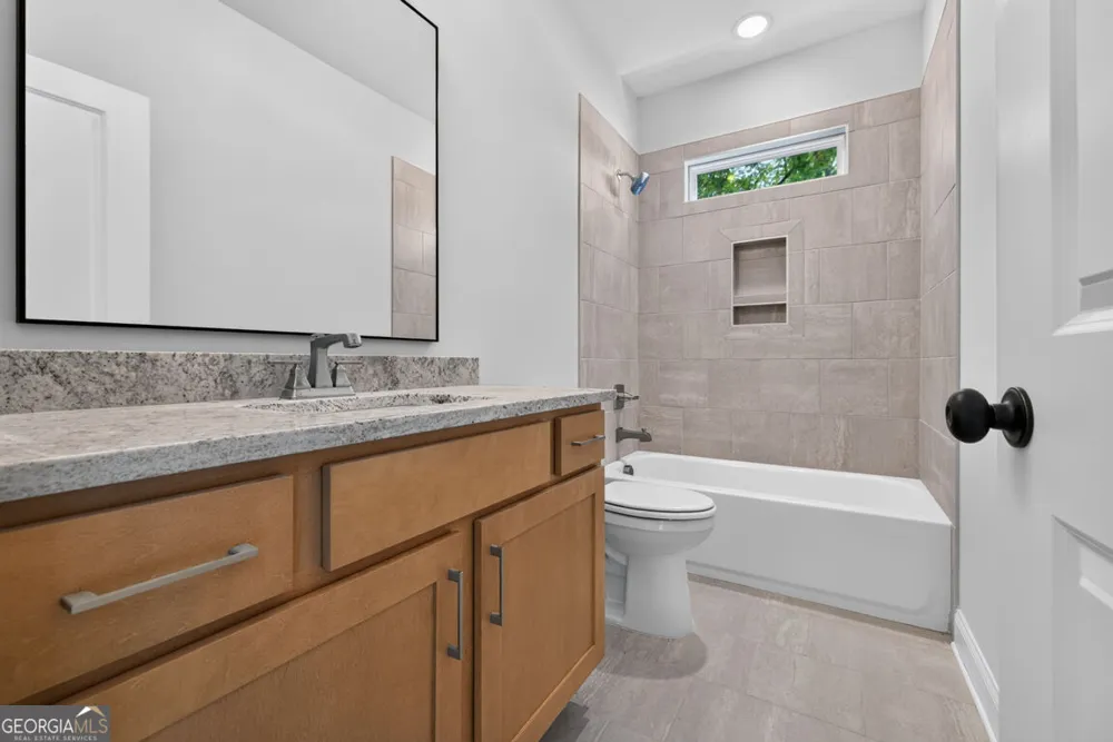 5808 Mitchell ST Flowery Branch, GA 30542