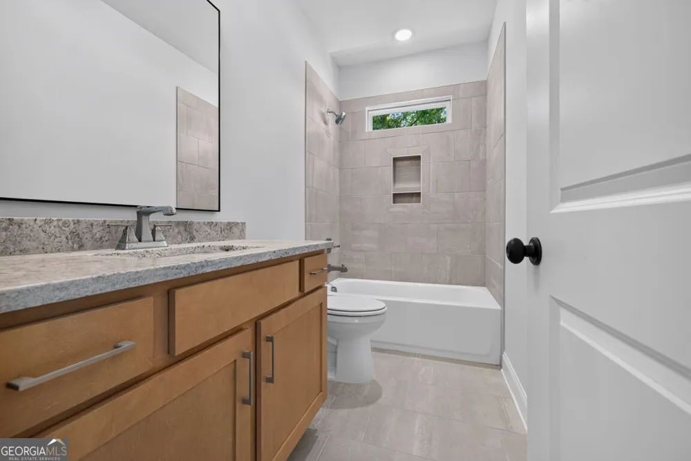 5808 Mitchell ST Flowery Branch, GA 30542