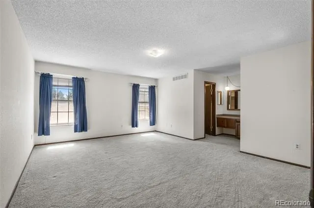 2724 S Xanadu Way Aurora, CO 80014