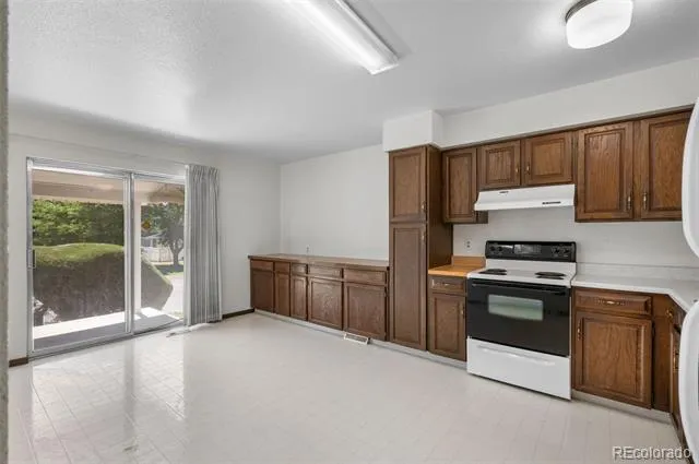 2724 S Xanadu Way Aurora, CO 80014