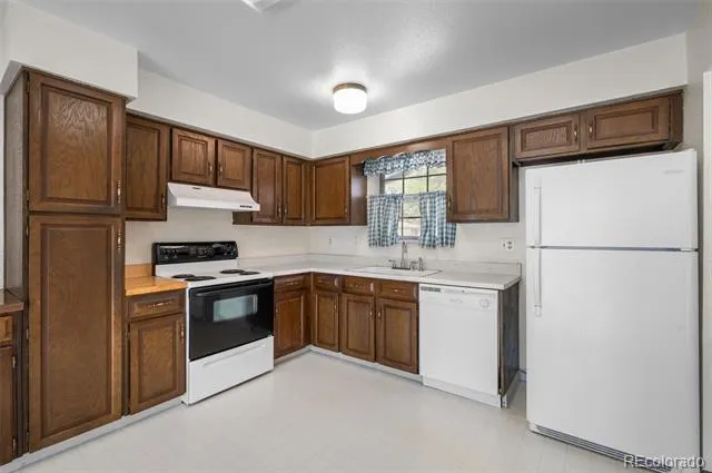 2724 S Xanadu Way Aurora, CO 80014
