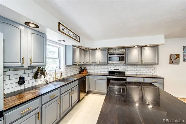 40400 Moon Stone Court Deer Trail, CO 80105
