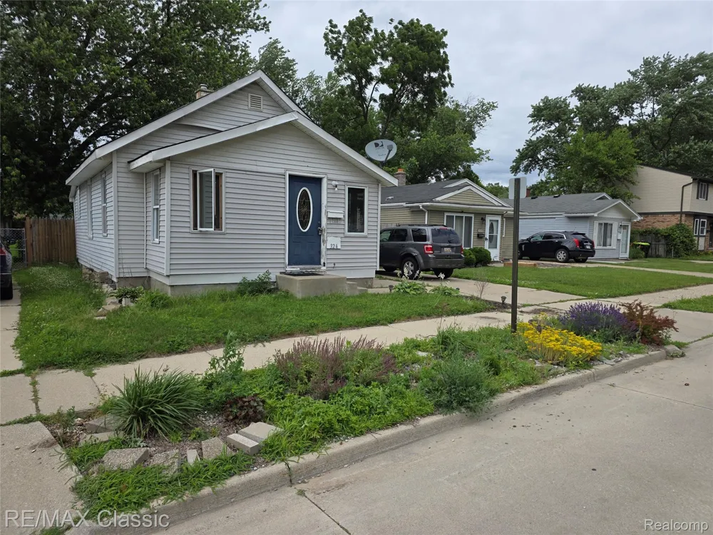 324 W Hudson Avenue Madison Heights City, MI 48071