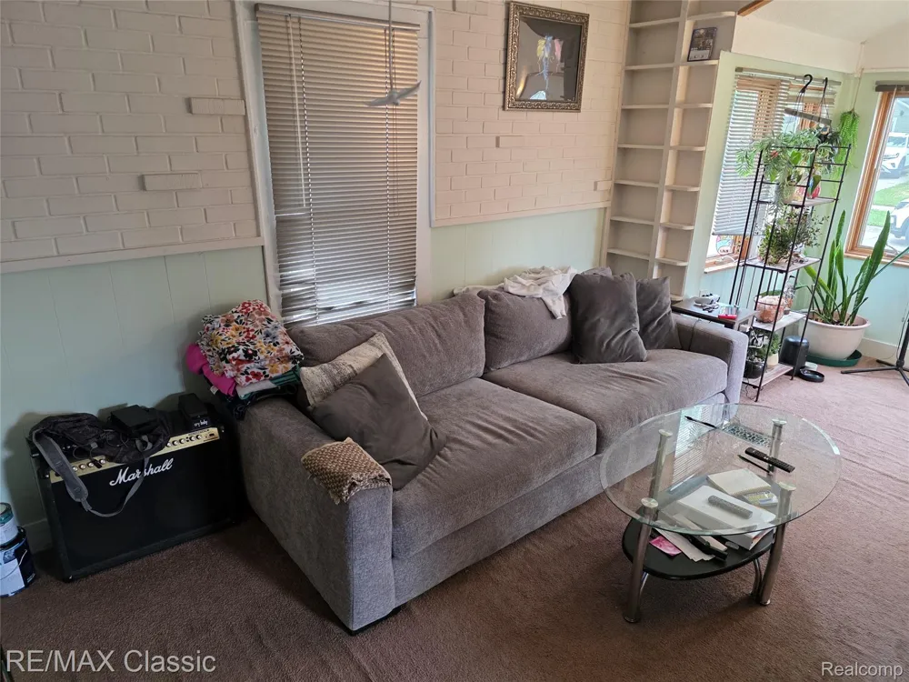 324 W Hudson Avenue Madison Heights City, MI 48071