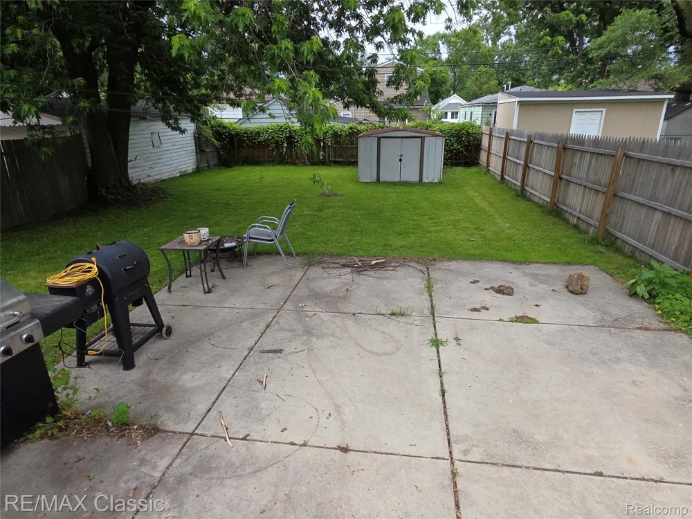 324 W Hudson Avenue Madison Heights City, MI 48071