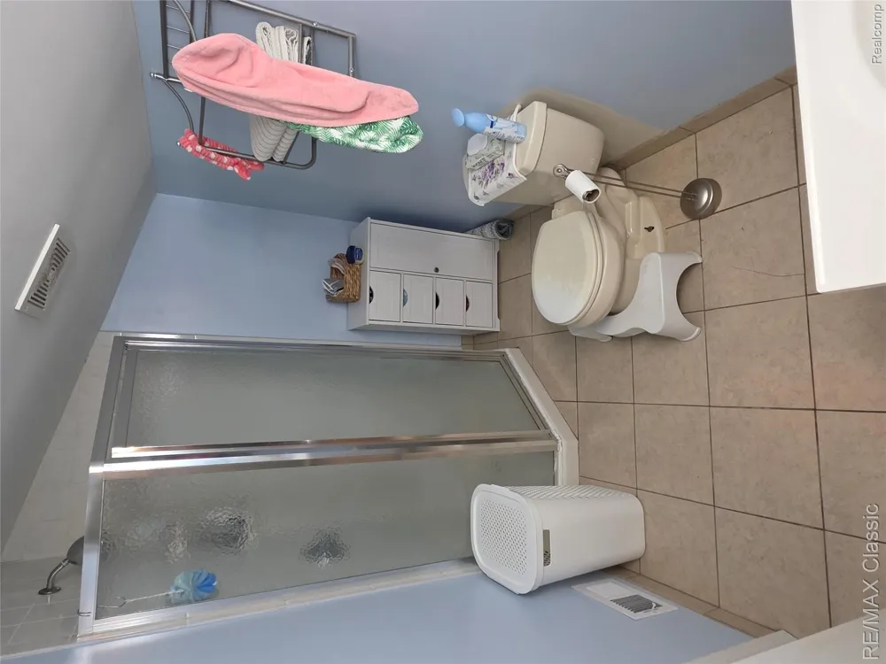 324 W Hudson Avenue Madison Heights City, MI 48071