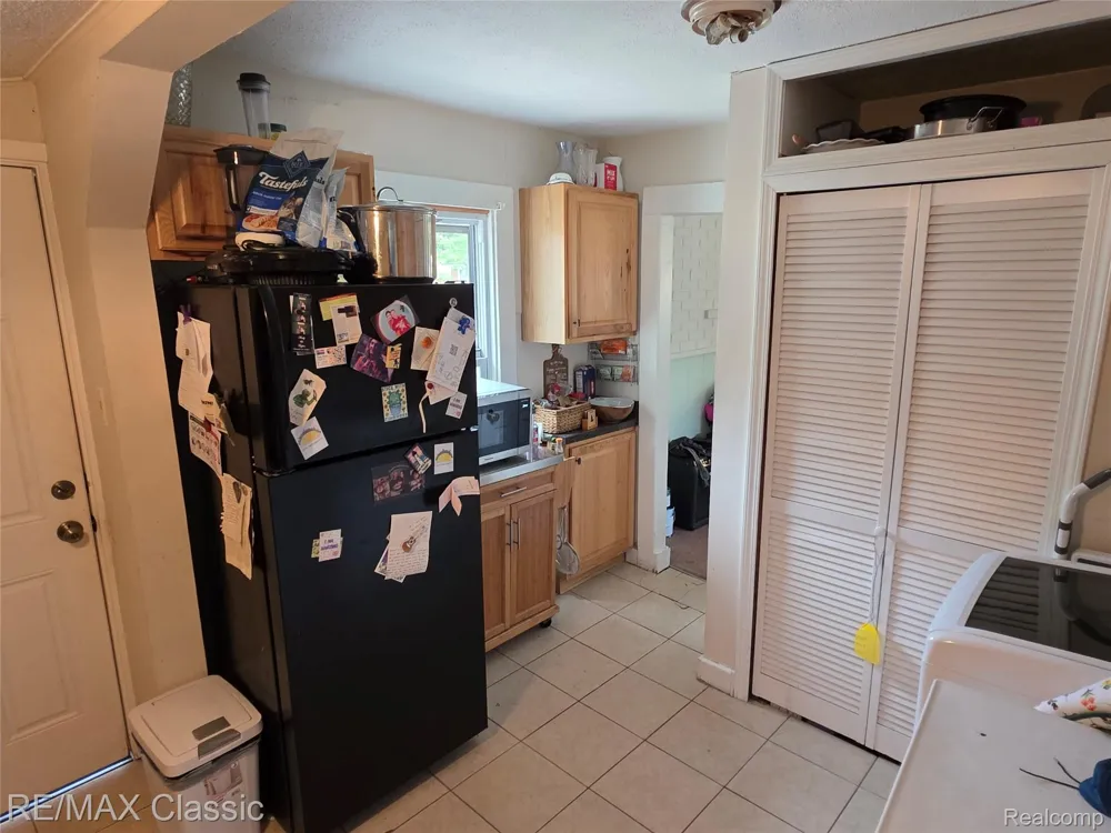 324 W Hudson Avenue Madison Heights City, MI 48071