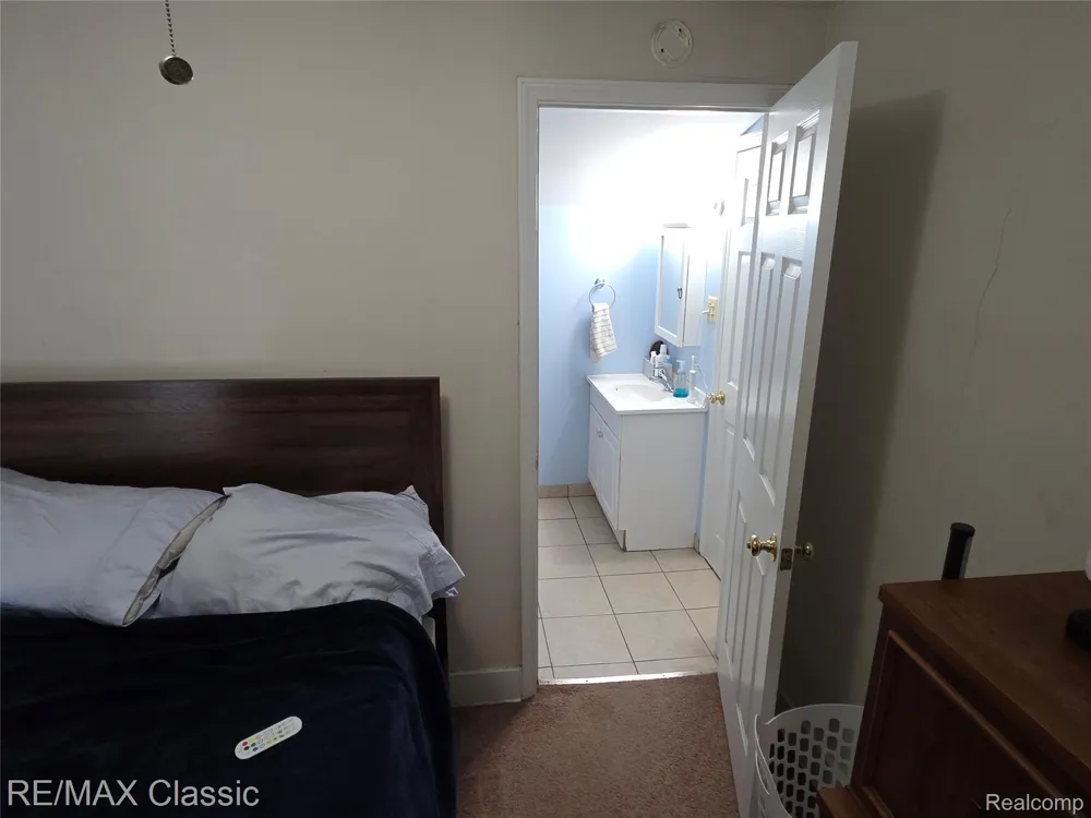 324 W Hudson Avenue Madison Heights City, MI 48071