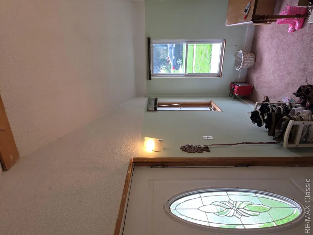 324 W Hudson Avenue Madison Heights City, MI 48071
