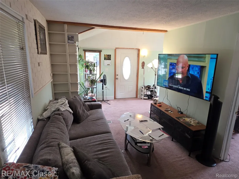 324 W Hudson Avenue Madison Heights City, MI 48071