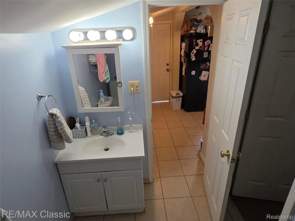 324 W Hudson Avenue Madison Heights City, MI 48071