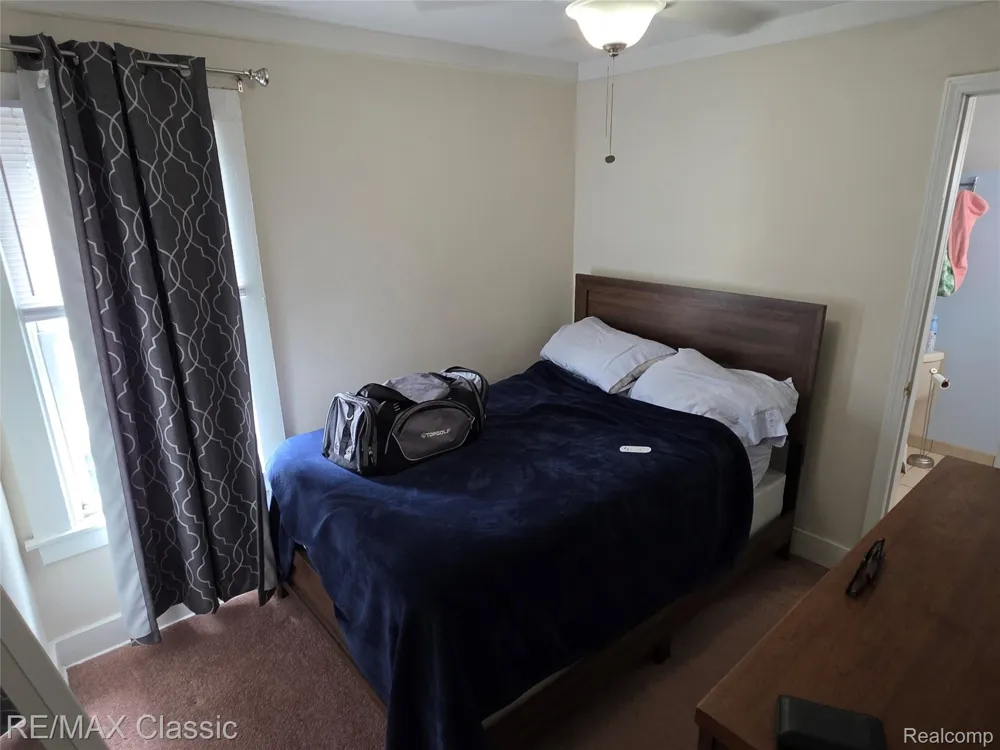 324 W Hudson Avenue Madison Heights City, MI 48071