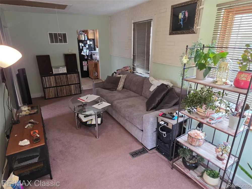 324 W Hudson Avenue Madison Heights City, MI 48071